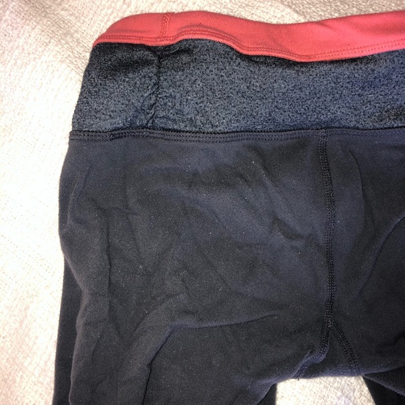 Super cute lululemon cropped leggings - Picture 3 of 5